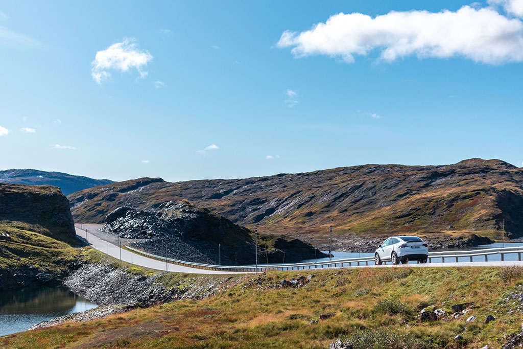 La Norvegia anticipa al 2022 l’obiettivo di vendere solo auto nuove elettriche